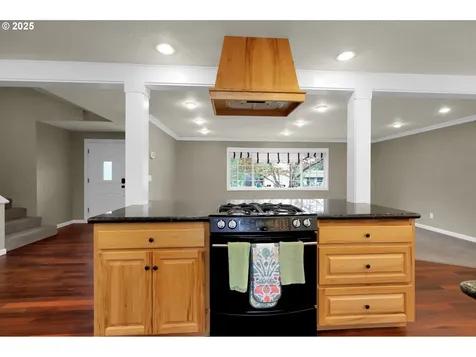 1332 Jeppesen Avenue Eugene OR 97401
