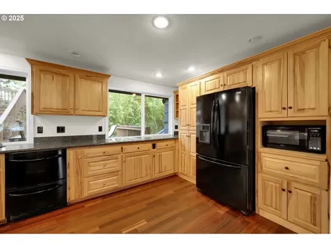 1332 Jeppesen Avenue Eugene OR 97401