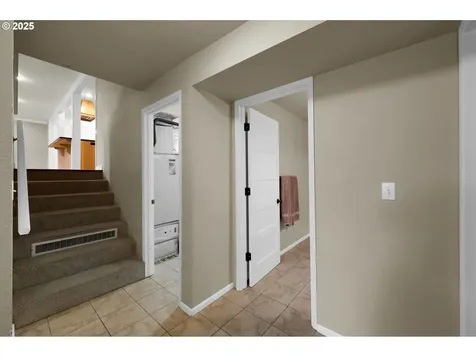 1332 Jeppesen Avenue Eugene OR 97401