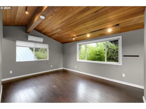 1332 Jeppesen Avenue Eugene OR 97401