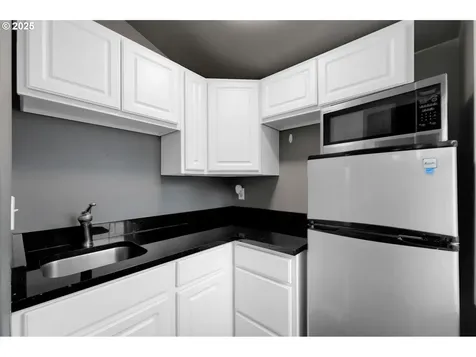 1332 Jeppesen Avenue Eugene OR 97401