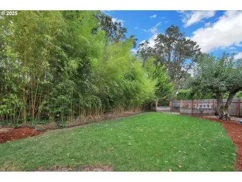 1332 Jeppesen Avenue Eugene OR 97401