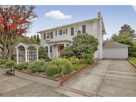 3532 NE Couch Street Portland OR 97232