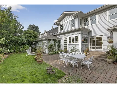 3532 NE Couch Street Portland OR 97232