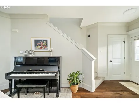 4557 NE Going Street Portland OR 97218