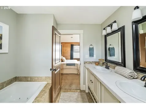 4557 NE Going Street Portland OR 97218