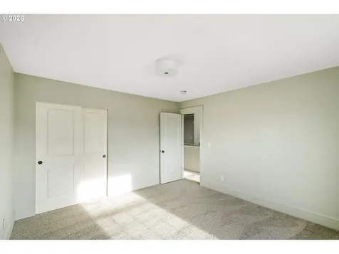 4557 NE Going Street Portland OR 97218