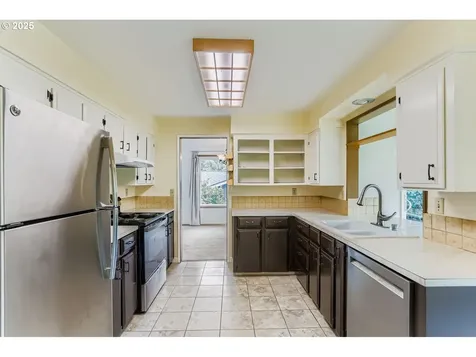 14320 SW Cherryhill Drive Beaverton OR 97008