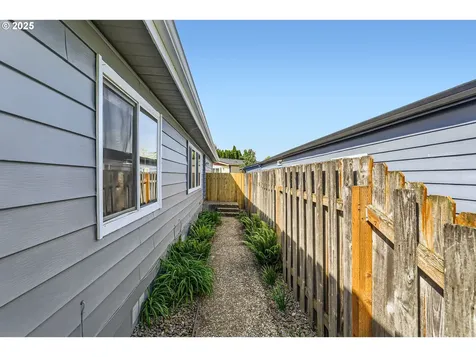 1643 NW 6th Street Mcminnville OR 97128