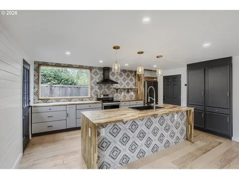 570 NE Truman Lane Hillsboro OR 97124