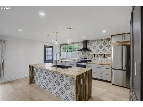 570 NE Truman Lane Hillsboro OR 97124