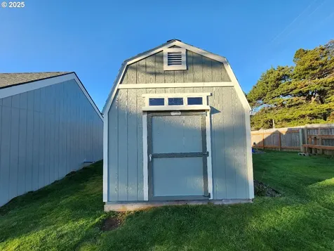 928 Oregon Street Port Orford OR 97465