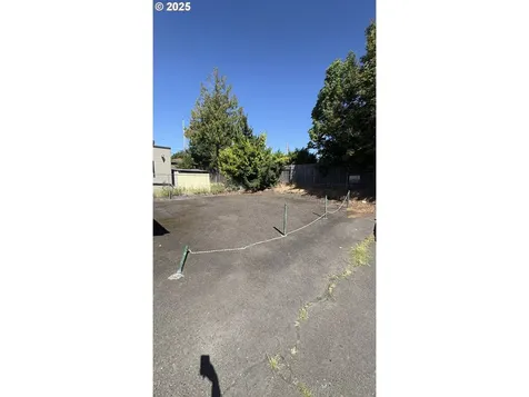 7515 NE Glisan Street Portland OR 97213