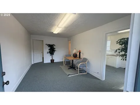 7515 NE Glisan Street Portland OR 97213