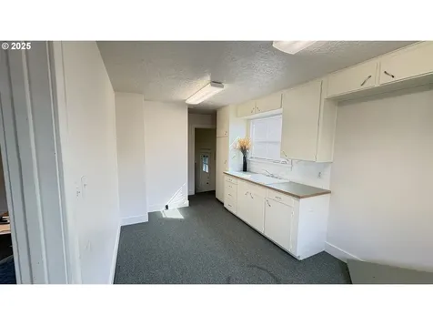 7515 NE Glisan Street Portland OR 97213