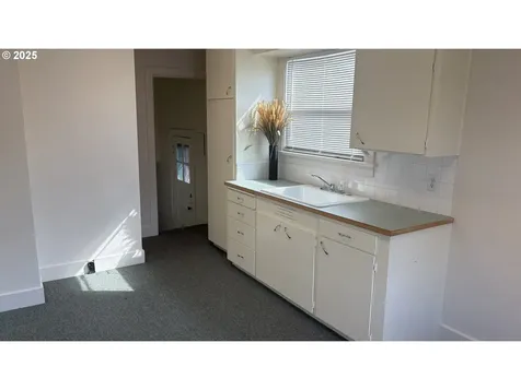 7515 NE Glisan Street Portland OR 97213