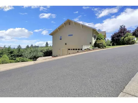 3352 Bentley Avenue Eugene OR 97405