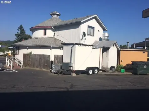 945 Gateway Boulevard Cottage Grove OR 97424