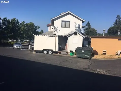 945 Gateway Boulevard Cottage Grove OR 97424