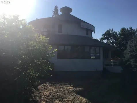 945 Gateway Boulevard Cottage Grove OR 97424