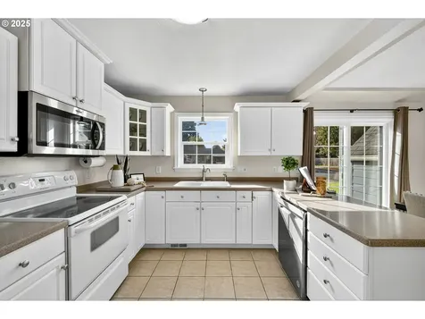 318 NE 9th Avenue Canby OR 97013