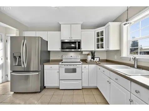 318 NE 9th Avenue Canby OR 97013