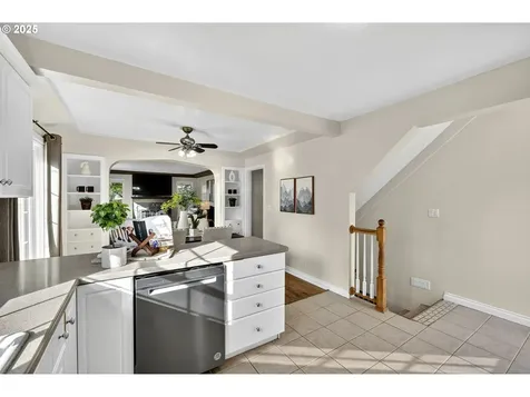318 NE 9th Avenue Canby OR 97013