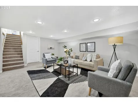 318 NE 9th Avenue Canby OR 97013