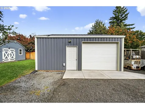 318 NE 9th Avenue Canby OR 97013