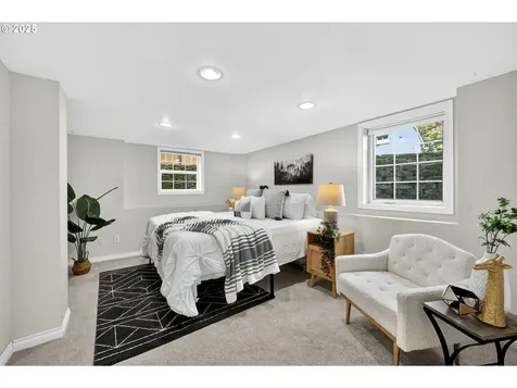 318 NE 9th Avenue Canby OR 97013