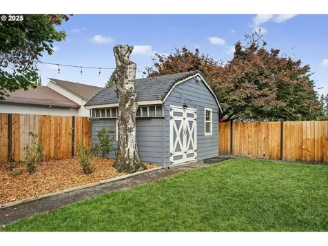 318 NE 9th Avenue Canby OR 97013