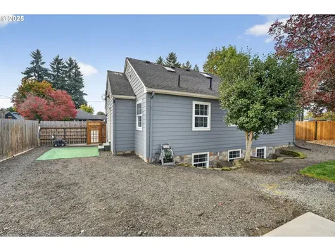 318 NE 9th Avenue Canby OR 97013