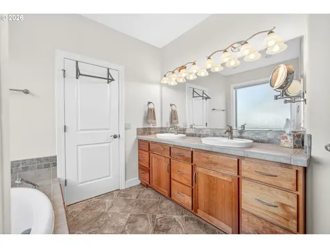 867 Corsair Drive Independence OR 97351