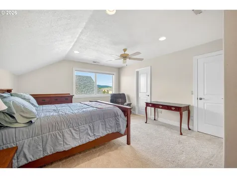 867 Corsair Drive Independence OR 97351
