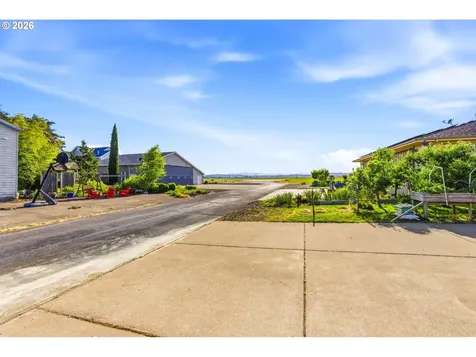 867 Corsair Drive Independence OR 97351