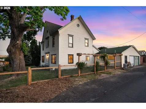 381 N Main Street Dufur OR 97021