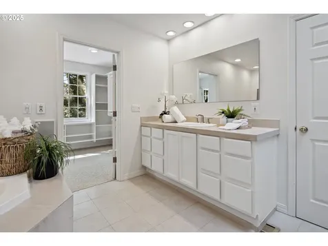 2348 Summit Drive Lake Oswego OR 97034