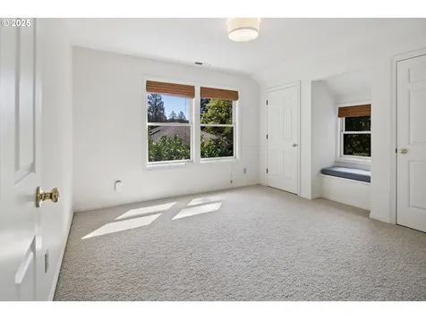 2348 Summit Drive Lake Oswego OR 97034
