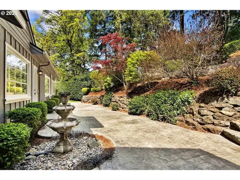 2348 Summit Drive Lake Oswego OR 97034