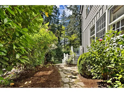 2348 Summit Drive Lake Oswego OR 97034