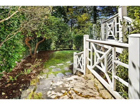 2348 Summit Drive Lake Oswego OR 97034