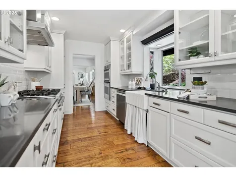 2348 Summit Drive Lake Oswego OR 97034
