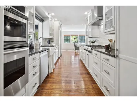 2348 Summit Drive Lake Oswego OR 97034