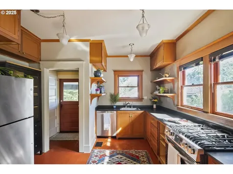 6840 NE Garfield Avenue Portland OR 97211