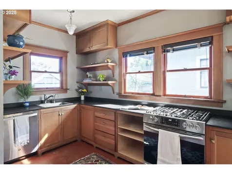 6840 NE Garfield Avenue Portland OR 97211