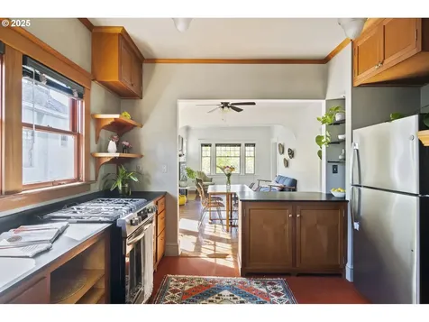 6840 NE Garfield Avenue Portland OR 97211