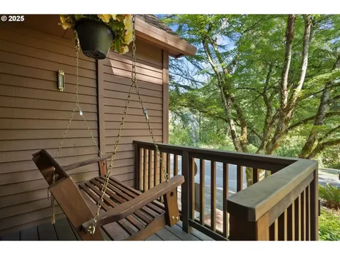 1 Icarus Loop Lake Oswego OR 97035