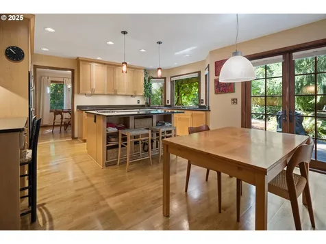 1 Icarus Loop Lake Oswego OR 97035