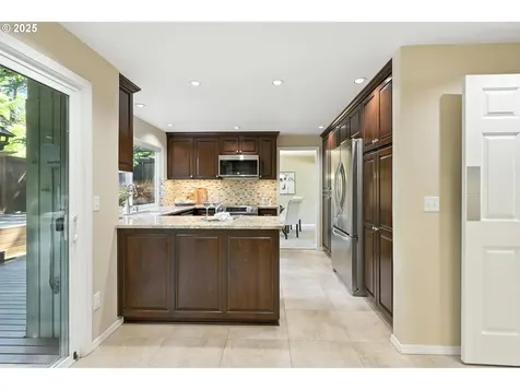 15025 NW Oakhills Drive Beaverton OR 97006