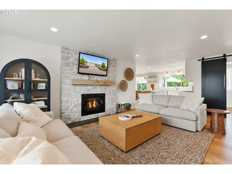 15000 NE Lawnview Circle Aurora OR 97002